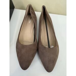 Bella Marie Angie Taupe Faux Suede Ballet Flats Classic Pointed Toe NIB Size 10